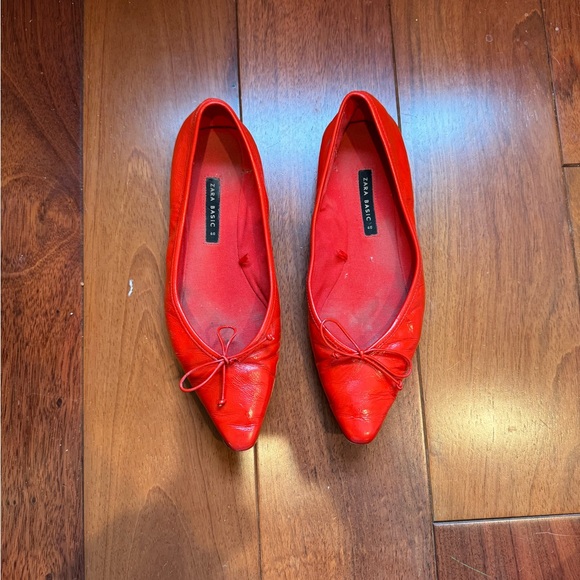 Red pointed toe flats with bow - Picture 2 of 3